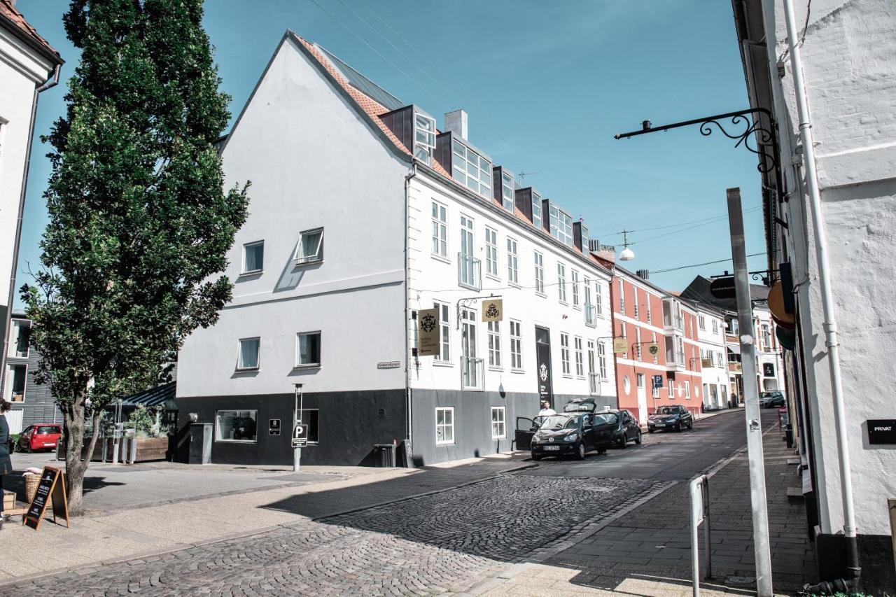 Three-Bedroom Apartment with Street View